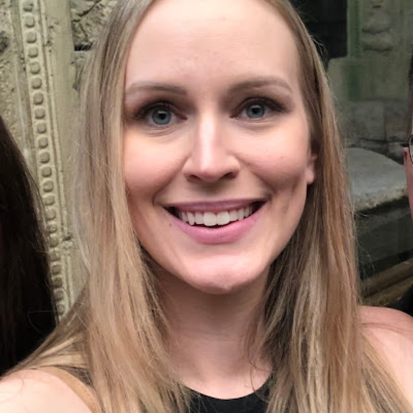 Meet your Posher, Laura - Picture 1 of 1